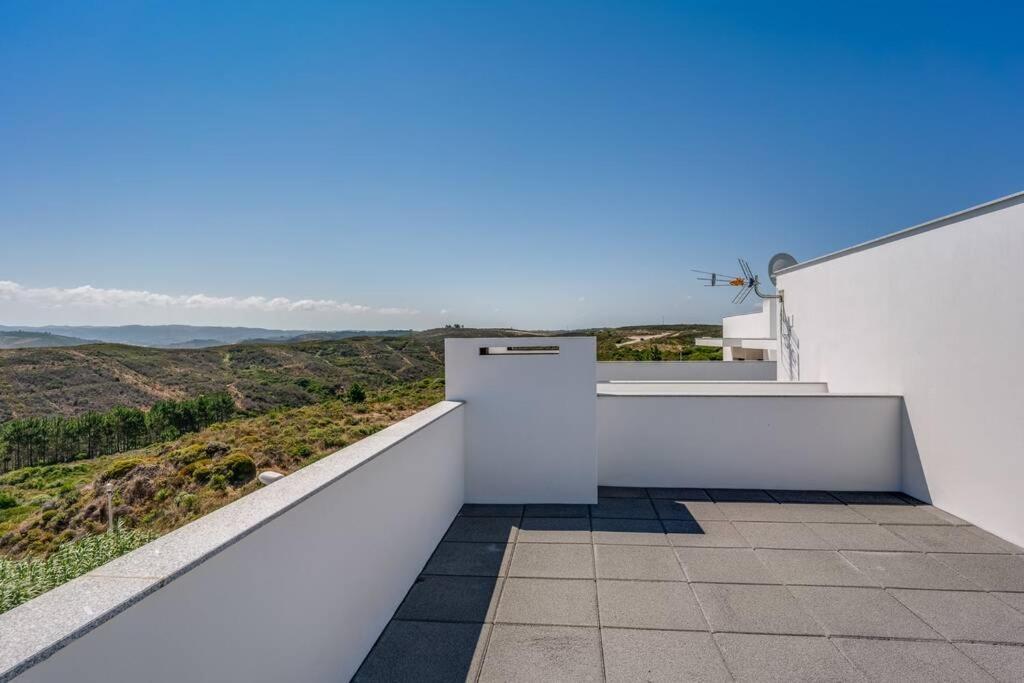 Happiness Apartment - 2Bedroom Apt In Aljezur Exterior foto